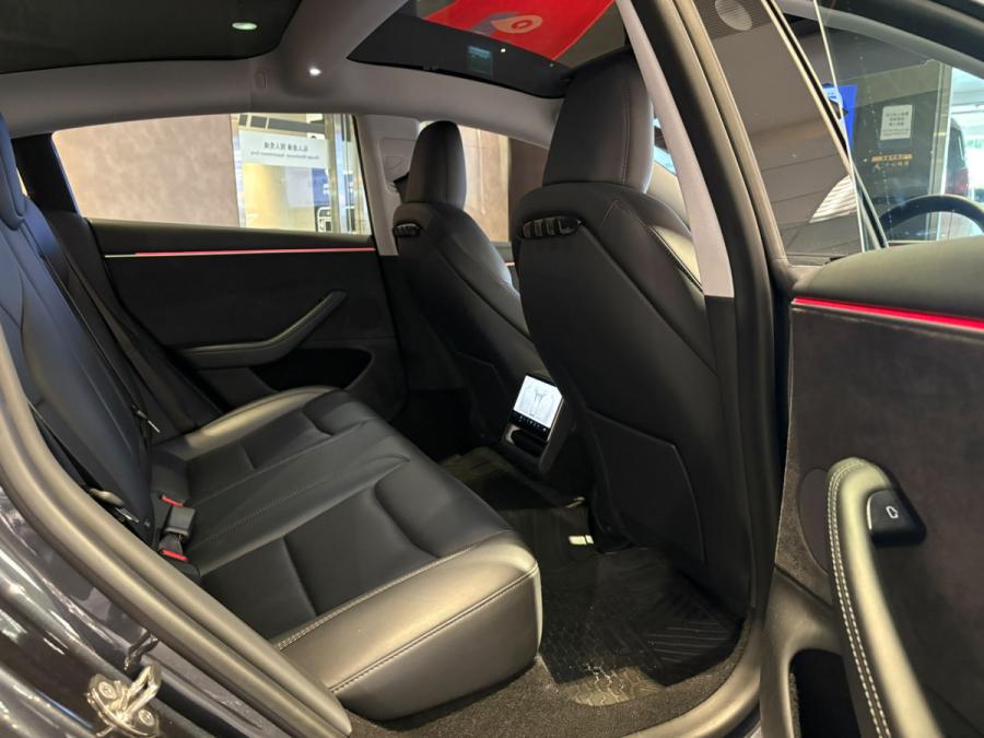 Model 3 Long Range AWD - Image 4